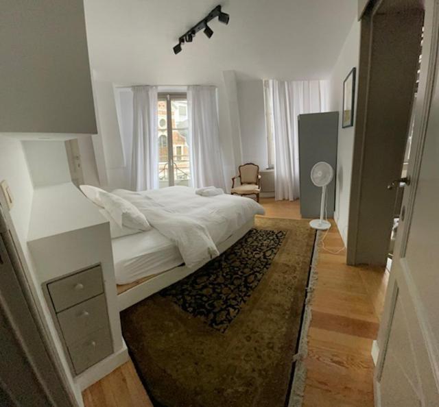 Duplex Dernier Etage Avec Terasse A Deux Pas De La Grand Place 브뤼셀 외부 사진